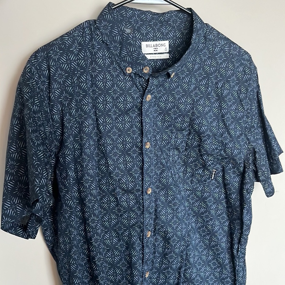Billabong Men’s Blue Patterned Button-Down Shirt